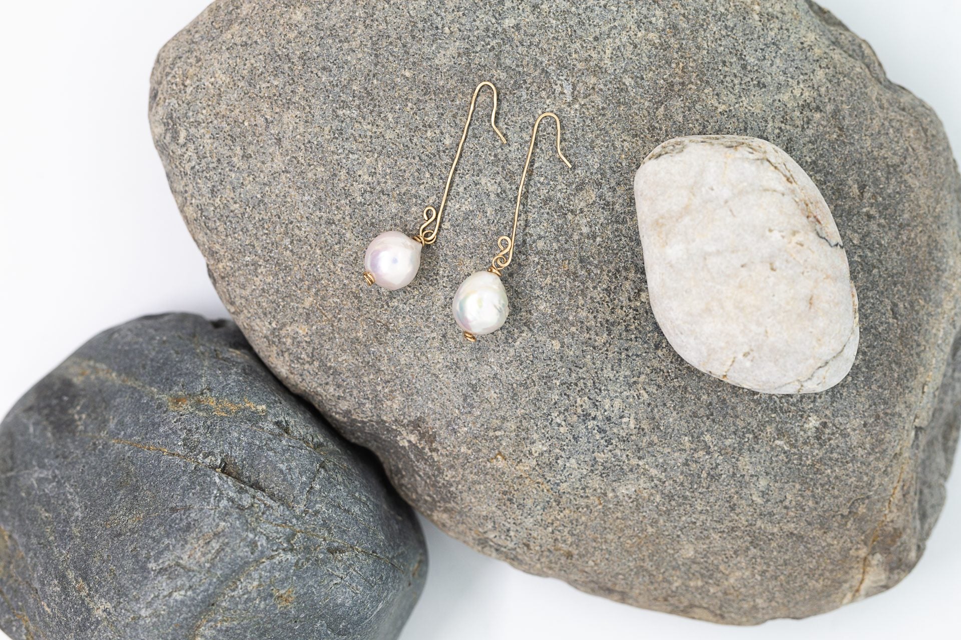 CLARE MASON – Gold & Pearl Drop Earrings