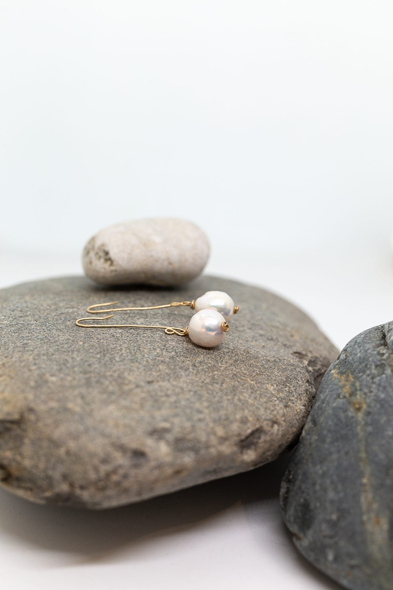 CLARE MASON – Gold & Pearl Drop Earrings