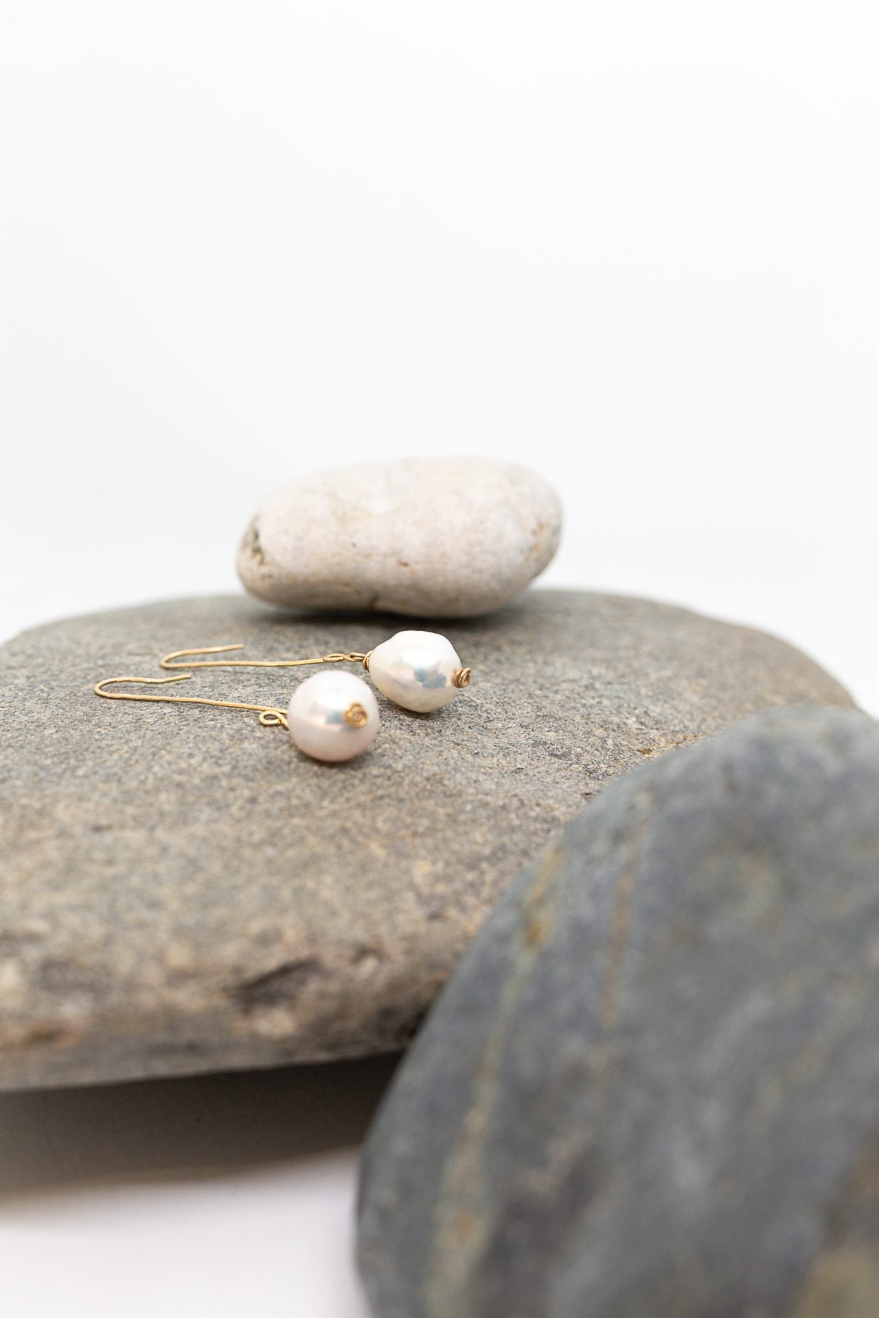 CLARE MASON – Gold & Pearl Drop Earrings